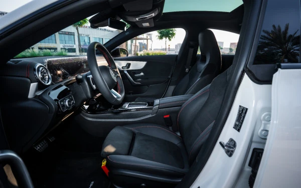  Blanc Mercedes CLA200 Photo 10