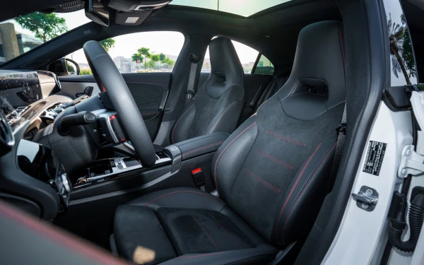  Blanc Mercedes CLA200 Photo 11