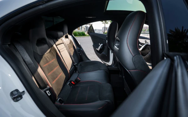  Blanc Mercedes CLA200 Photo 15