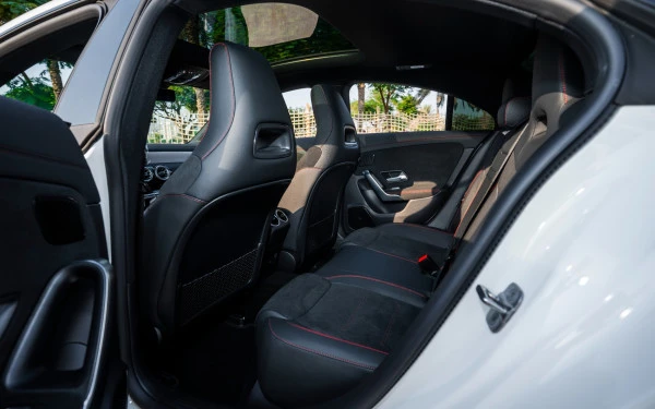  Blanc Mercedes CLA200 Photo 16