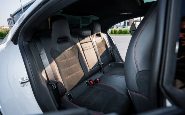  Blanc Mercedes CLA200 Photo 19