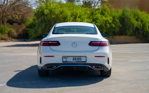  White Mercedes E450 AMG Photo 6