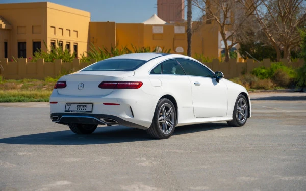  White Mercedes E450 AMG Photo 7