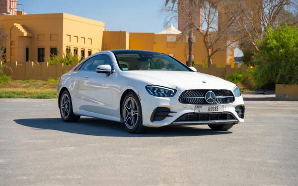  White Mercedes E450 AMG Photo 8