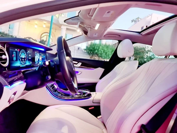  White Mercedes E Class Photo 3