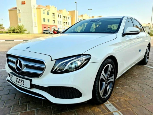  White Mercedes E Class Photo 4