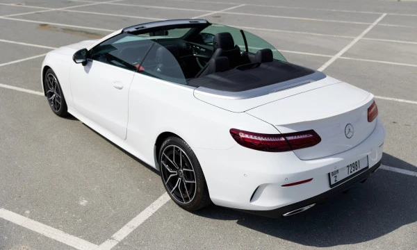  White Mercedes E200 Cabrio Photo 3