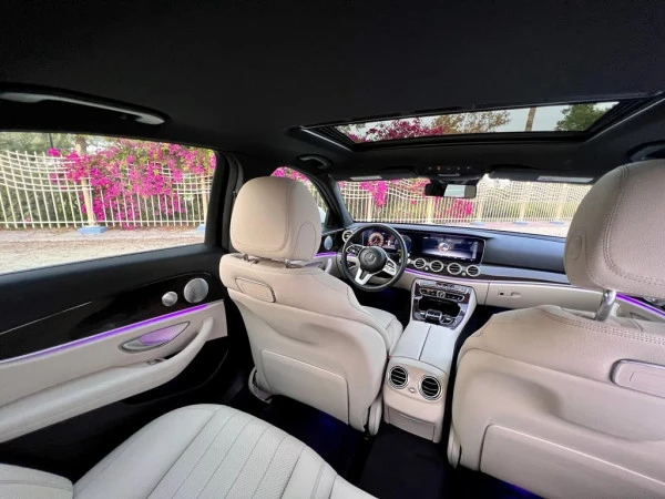  White Mercedes E300 Photo 3