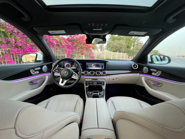  White Mercedes E300 Photo 4