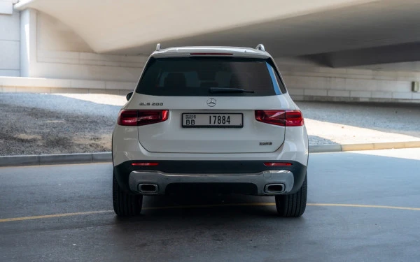  White Mercedes GLB 200 Photo 4