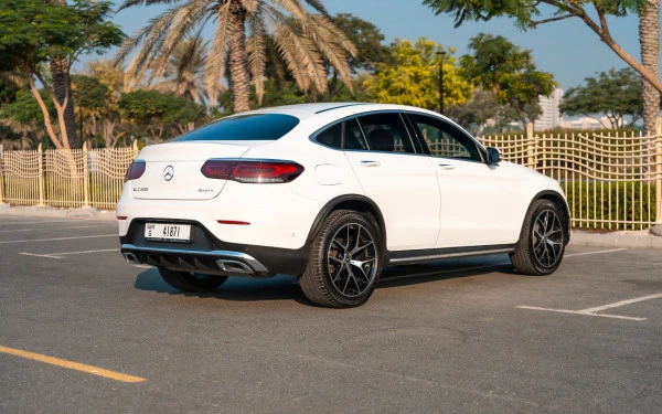  Weiß Mercedes GLC 200 Coupe Photo 4