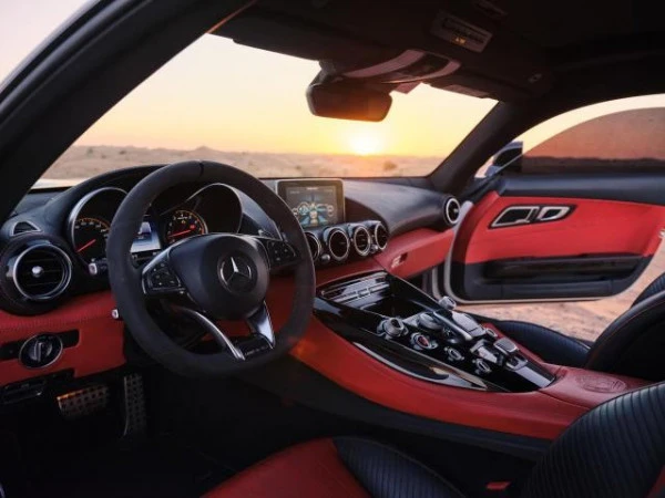  White Mercedes GTS Photo 2