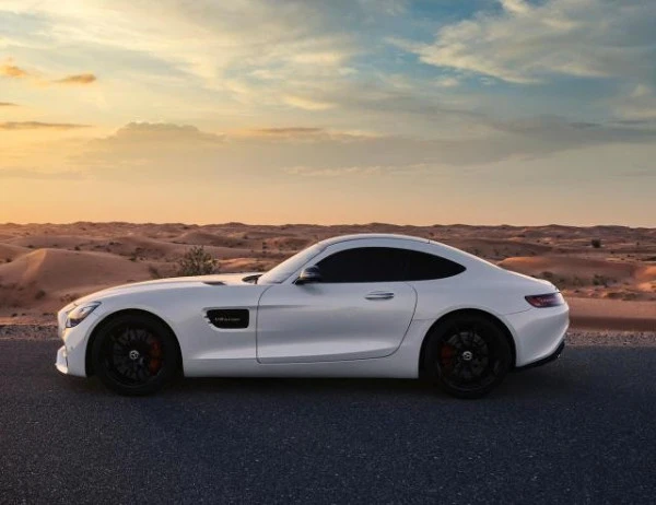  White Mercedes GTS Photo 3