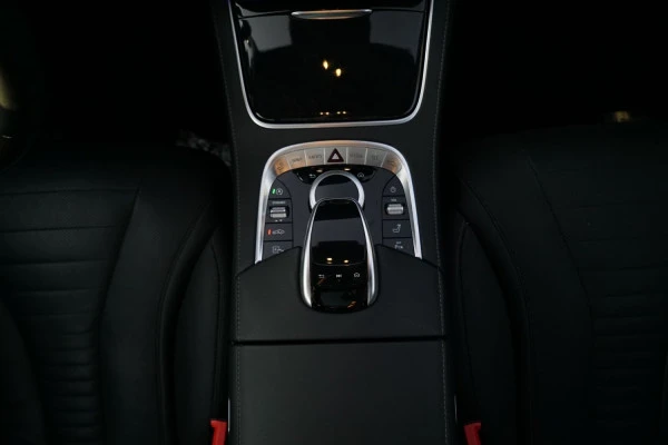  White Mercedes S Class Photo 5