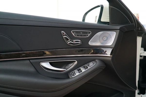  White Mercedes S Class Photo 6