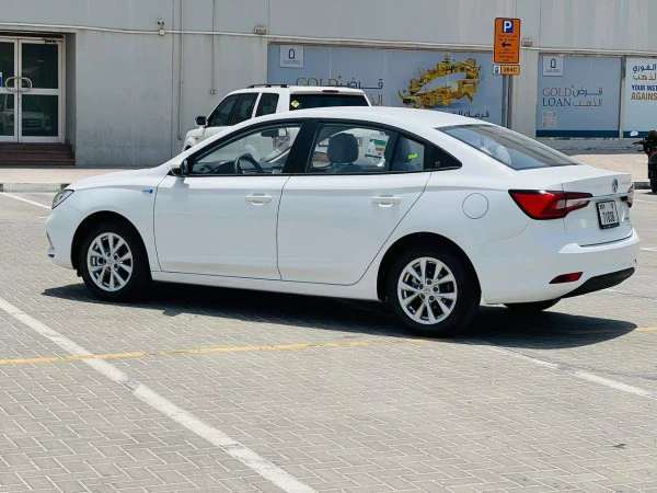  White MG5 2022 Photo 4