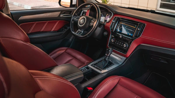  White MG RX5 Photo 5