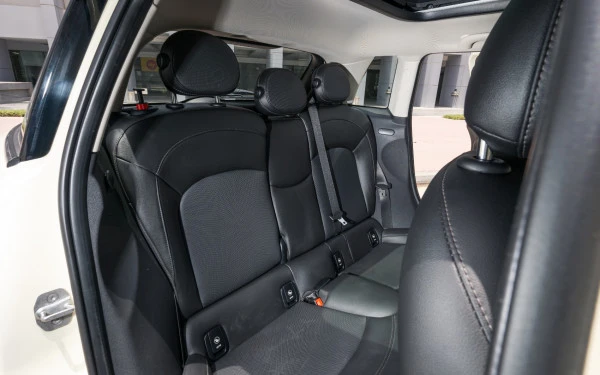  White Mini Cooper S Photo 7