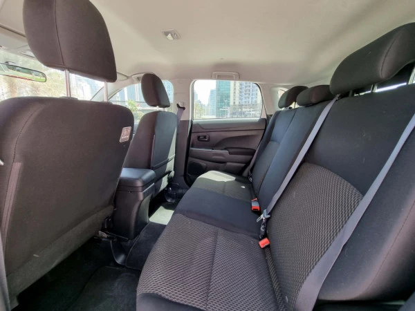  White Mitsubishi Asx Photo 4