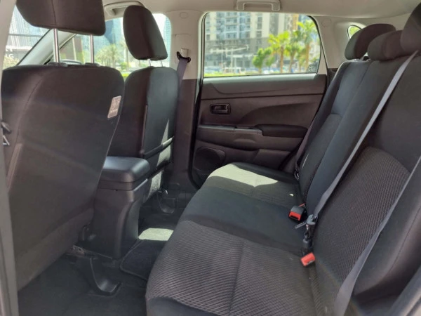  White Mitsubishi Asx Photo 8