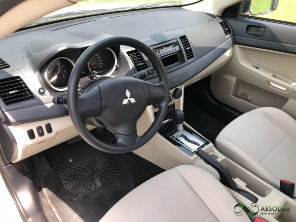  White Mitsubishi Lancer Photo 2