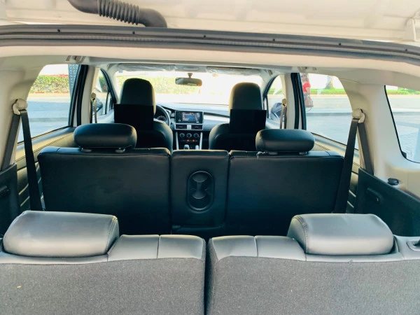  White Mitsubishi Xpander Photo 5