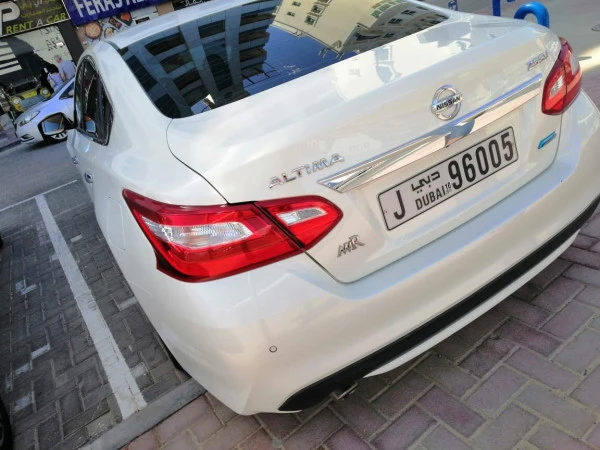  Blanc Nissan Altima Photo 5