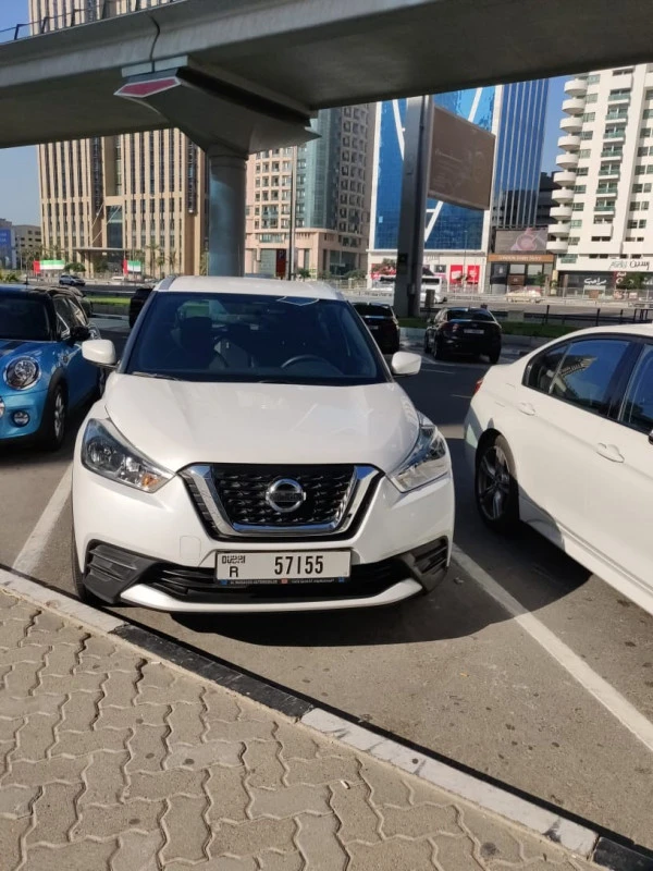  White Nissan Kicks Photo 3
