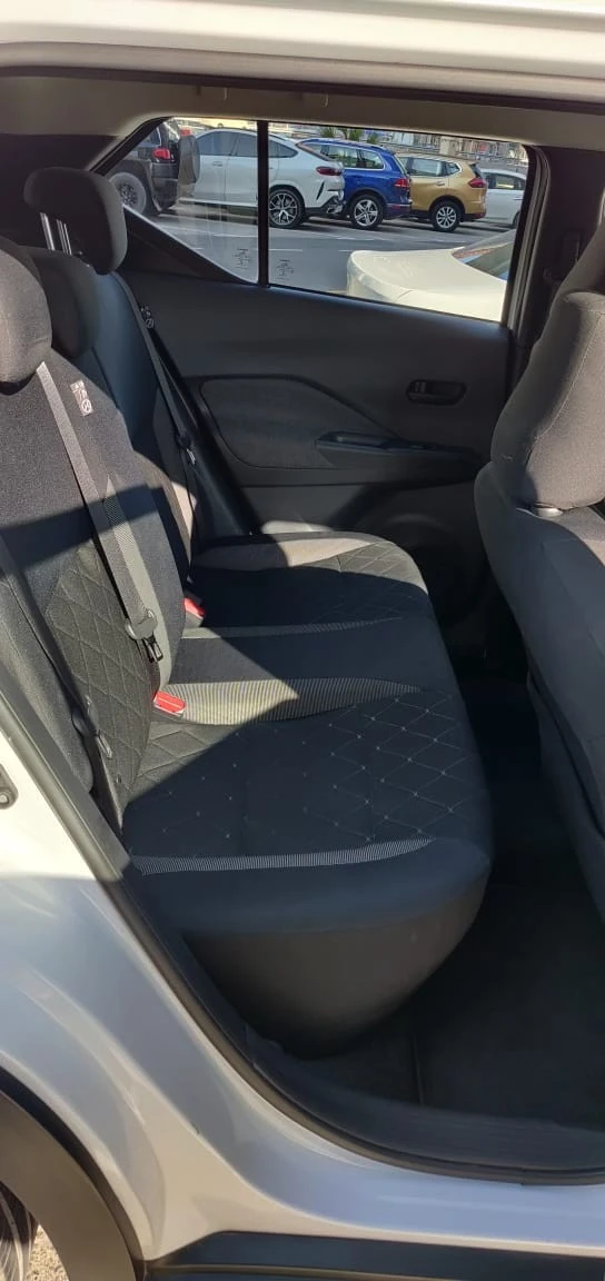  White Nissan Kicks Photo 6