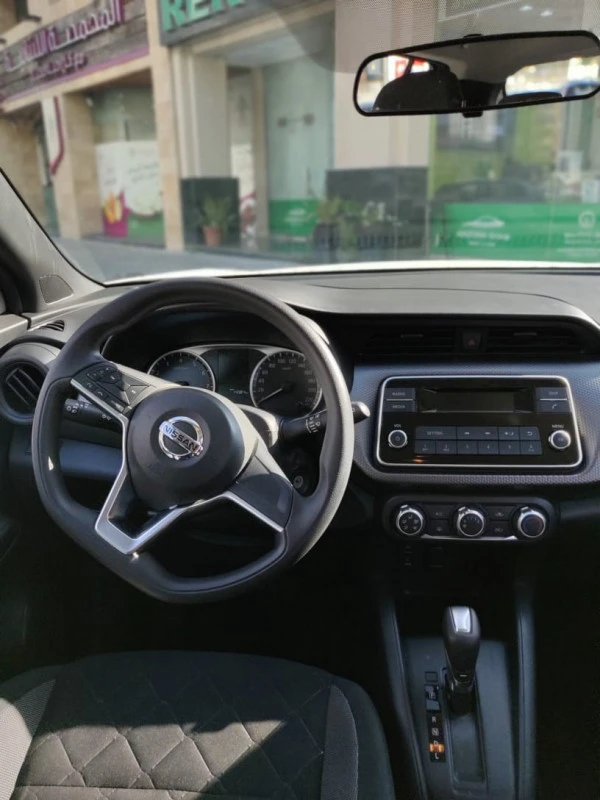  White Nissan Kicks Photo 7