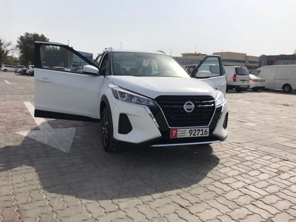  Weiß Nissan Kicks Photo 2