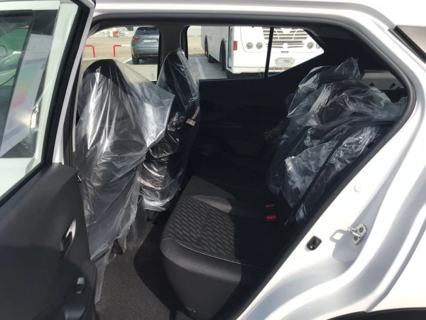  Weiß Nissan Kicks Photo 9