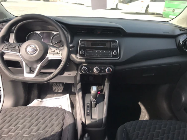  Weiß Nissan Kicks Photo 10