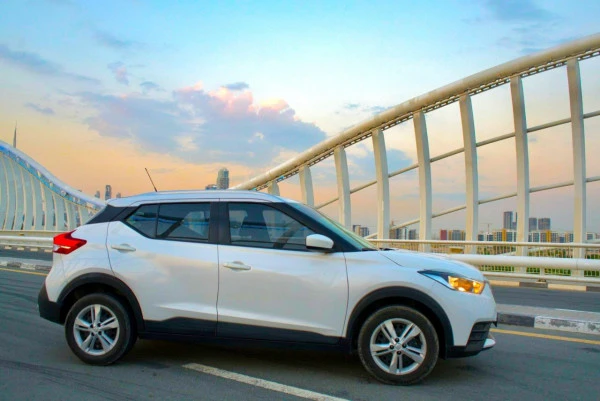  White Nissan Kicks Photo 6