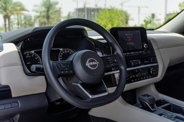  White Nissan Pathfinder Photo 11