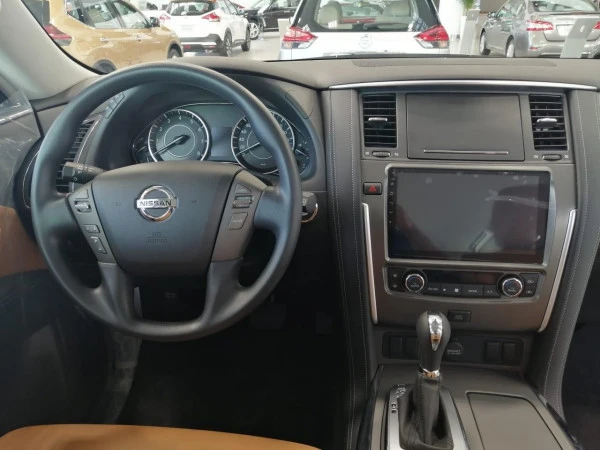  Blanc Nissan Patrol XE Photo 3