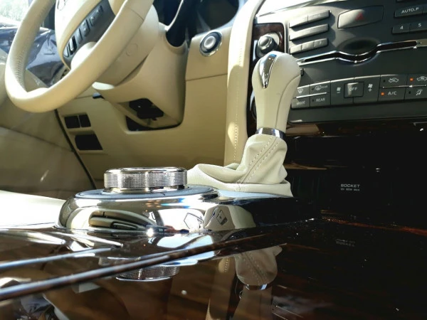  ناصعة البياض نيسان باترول Photo 5