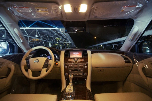  ناصعة البياض نيسان باترول Photo 12