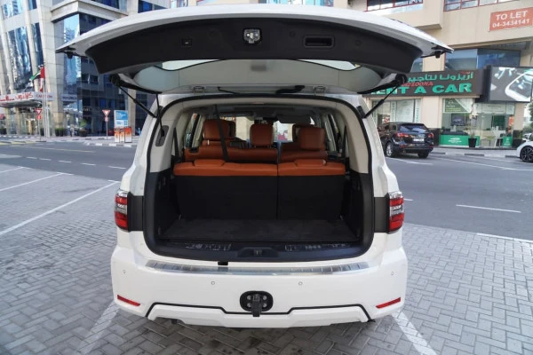  White Nissan Patrol Photo 2