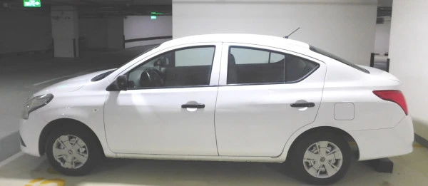  Weiß Nissan Sunny Photo 2