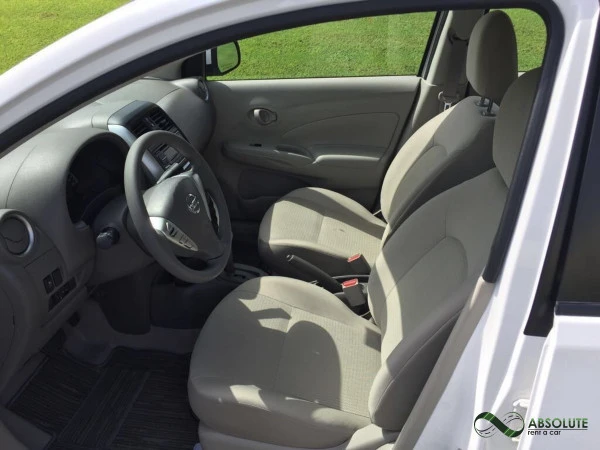  White Nissan Sunny Photo 2