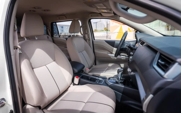  White Nissan Xterra Photo 7