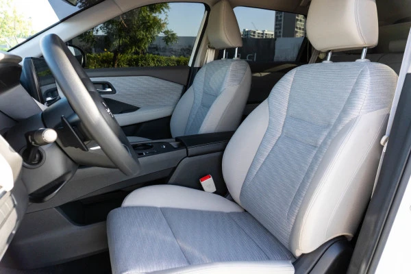  White Nissan Xtrail Photo 6