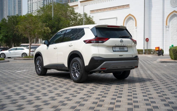  أبيض نيسان إكس-تريل Photo 9