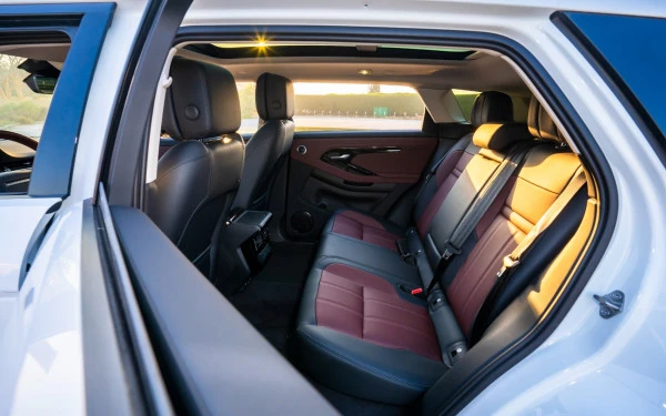  White Range Rover Evoque Photo 6