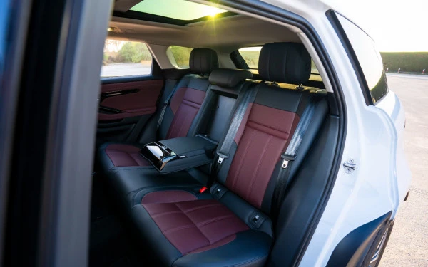  White Range Rover Evoque Photo 9