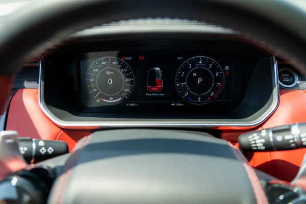  White Range Rover Sport SVR Photo 3