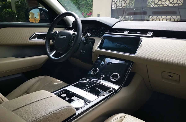  White Range Rover Velar Photo 4