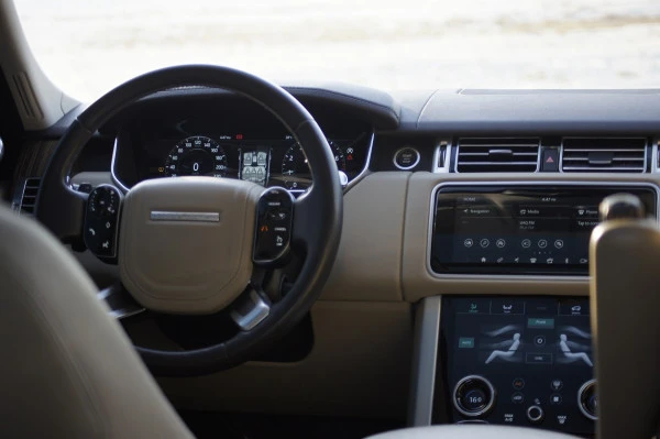  White Range Rover Vogue Photo 5