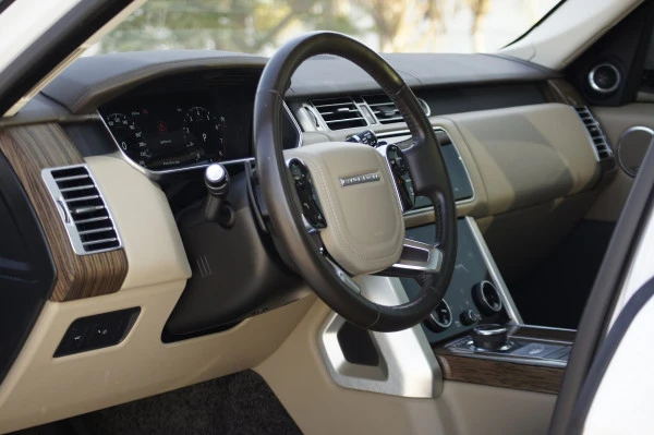  White Range Rover Vogue Photo 6
